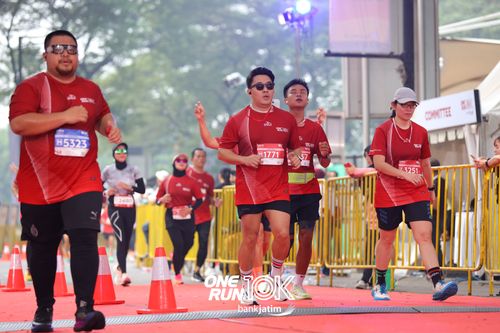 Race photo from ONE RUN 10 K