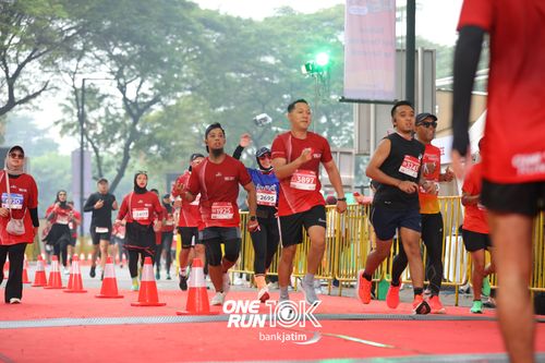 Race photo from ONE RUN 10 K