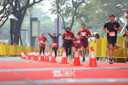Race photo from ONE RUN 10 K