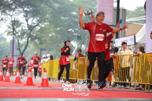 Race photo from ONE RUN 10 K