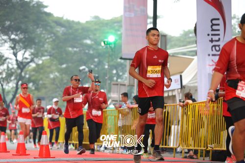Race photo from ONE RUN 10 K