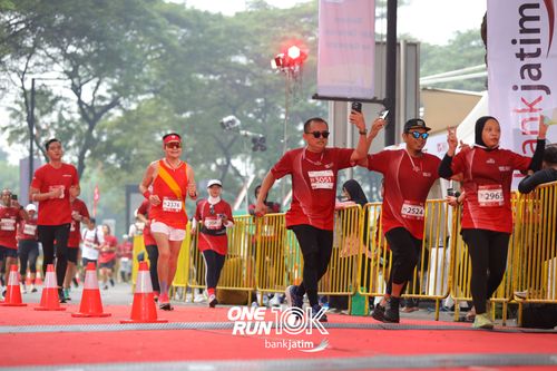 Race photo from ONE RUN 10 K
