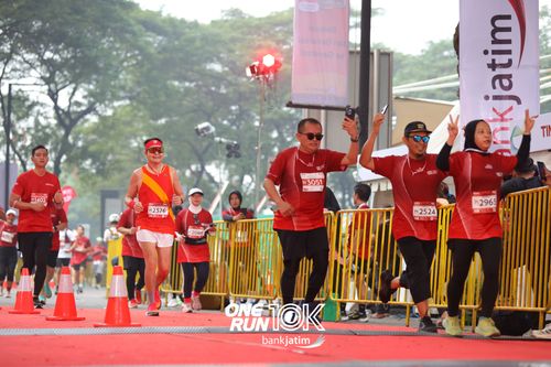 Race photo from ONE RUN 10 K