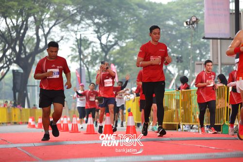 Race photo from ONE RUN 10 K