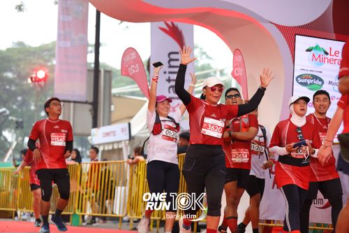 Race photo from ONE RUN 10 K