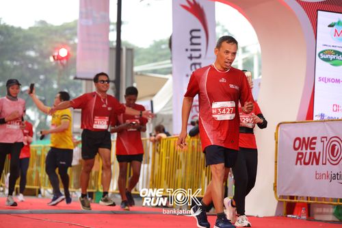 Race photo from ONE RUN 10 K