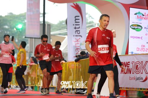 Race photo from ONE RUN 10 K