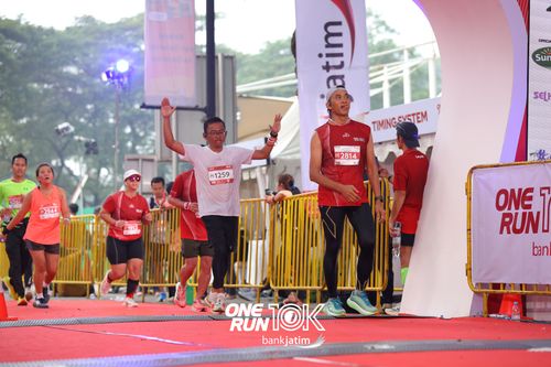 Race photo from ONE RUN 10 K