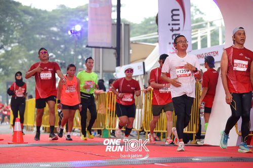 Race photo from ONE RUN 10 K
