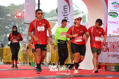 Race photo from ONE RUN 10 K