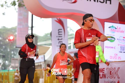 Race photo from ONE RUN 10 K
