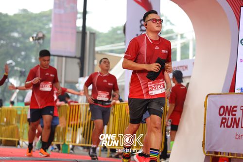 Race photo from ONE RUN 10 K