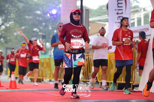 Race photo from ONE RUN 10 K