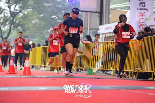 Race photo from ONE RUN 10 K