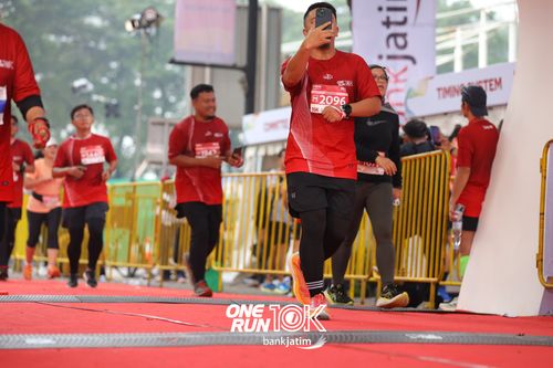 Race photo from ONE RUN 10 K