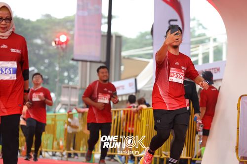 Race photo from ONE RUN 10 K