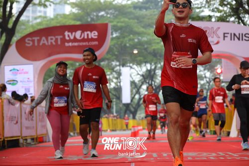 Race photo from ONE RUN 10 K