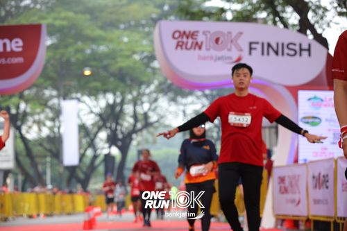 Race photo from ONE RUN 10 K
