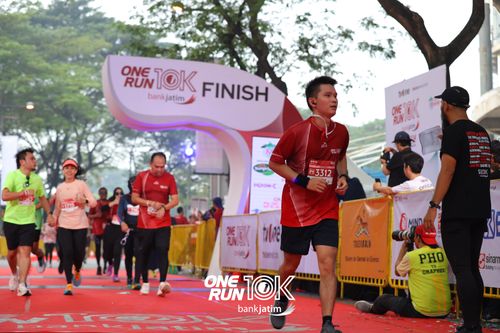 Race photo from ONE RUN 10 K
