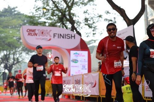 Race photo from ONE RUN 10 K