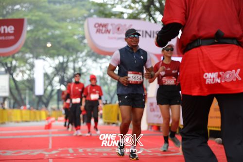 Race photo from ONE RUN 10 K