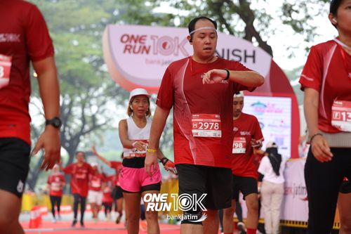 Race photo from ONE RUN 10 K