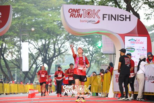 Race photo from ONE RUN 10 K