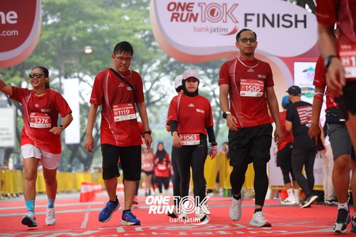 Race photo from ONE RUN 10 K