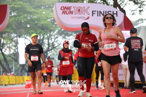 Race photo from ONE RUN 10 K