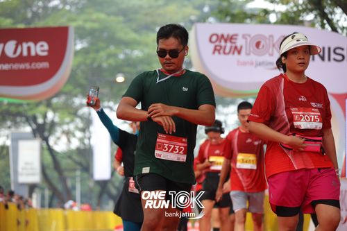 Race photo from ONE RUN 10 K