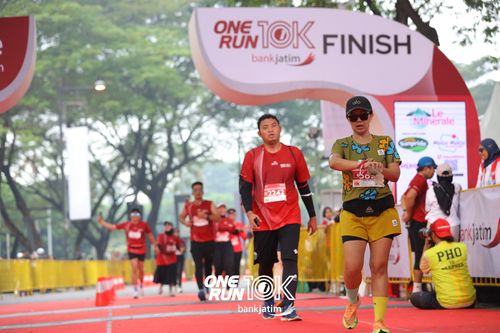 Race photo from ONE RUN 10 K