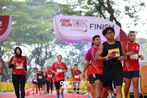 Race photo from ONE RUN 10 K