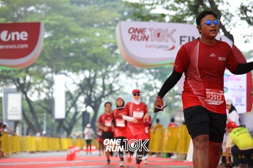 Race photo from ONE RUN 10 K