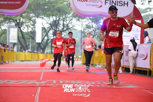 Race photo from ONE RUN 10 K