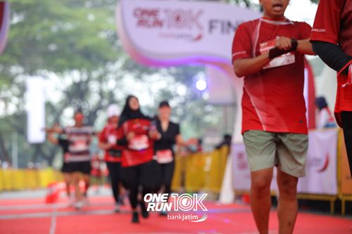 Race photo from ONE RUN 10 K