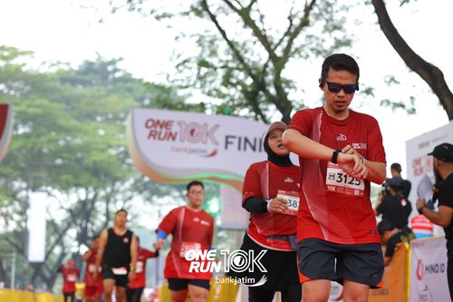 Race photo from ONE RUN 10 K