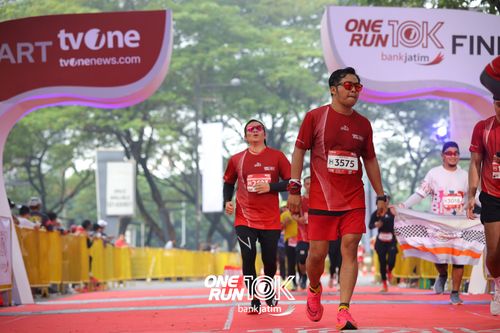 Race photo from ONE RUN 10 K