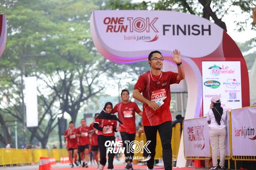Race photo from ONE RUN 10 K