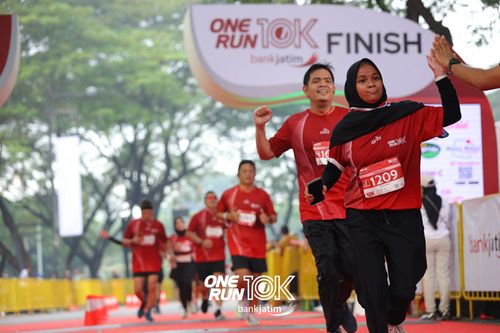 Race photo from ONE RUN 10 K