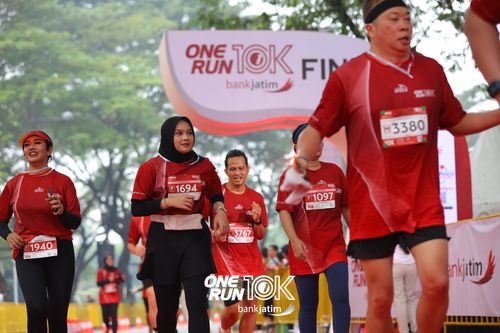 Race photo from ONE RUN 10 K