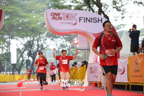 Race photo from ONE RUN 10 K