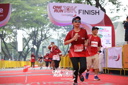 Race photo from ONE RUN 10 K