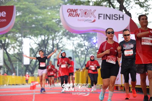 Race photo from ONE RUN 10 K