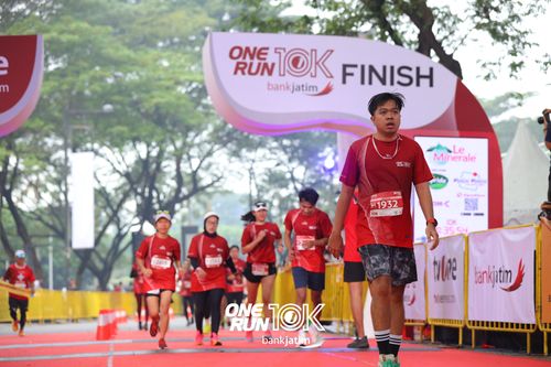 Race photo from ONE RUN 10 K