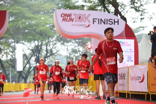 Race photo from ONE RUN 10 K
