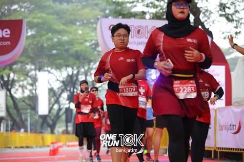 Race photo from ONE RUN 10 K
