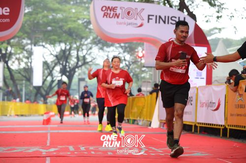 Race photo from ONE RUN 10 K
