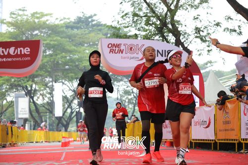 Race photo from ONE RUN 10 K