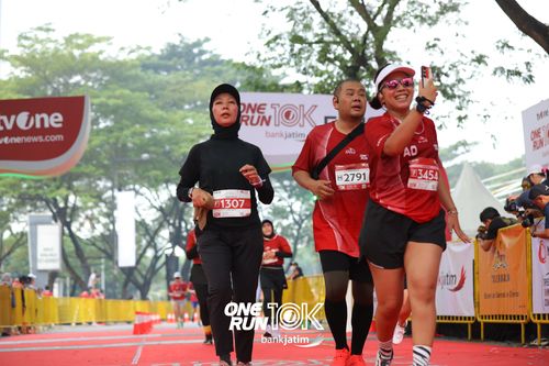 Race photo from ONE RUN 10 K