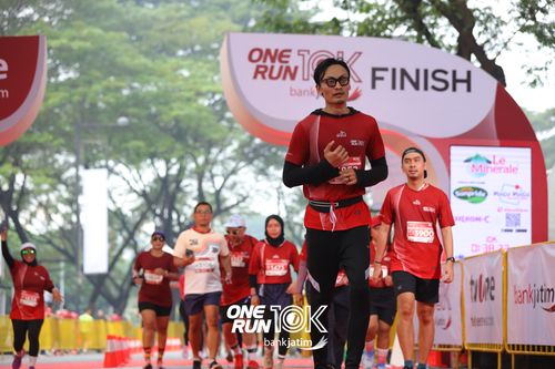 Race photo from ONE RUN 10 K